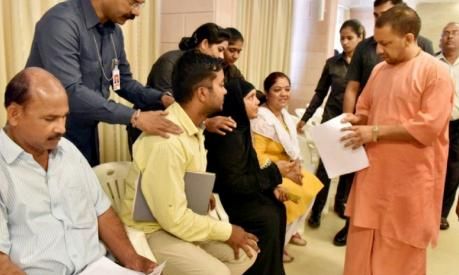 अब तक सीएम योगी ने गरीबों के लिए ढाई करोड़ रुपए से ज्यादा किए जारी अब तक सीएम योगी ने गरीबों के लिए ढाई करोड़ रुपए से ज्यादा किए जारी