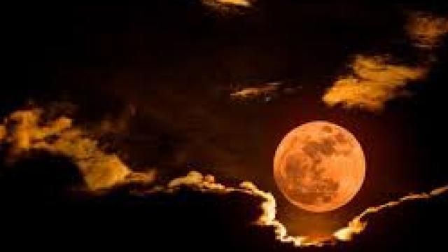 लग गया है सूतक...चंद्रग्रहण के दौरान न करें ये काम लग गया है सूतक...चंद्रग्रहण के दौरान न करें ये काम
