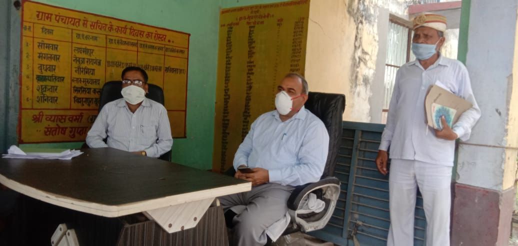नेबुआ रायगंज मे ज्वांइट डेवलपमेंट कमिश्नर गोरखपुर ने की जांच। नेबुआ रायगंज मे ज्वांइट डेवलपमेंट कमिश्नर गोरखपुर ने की जांच।