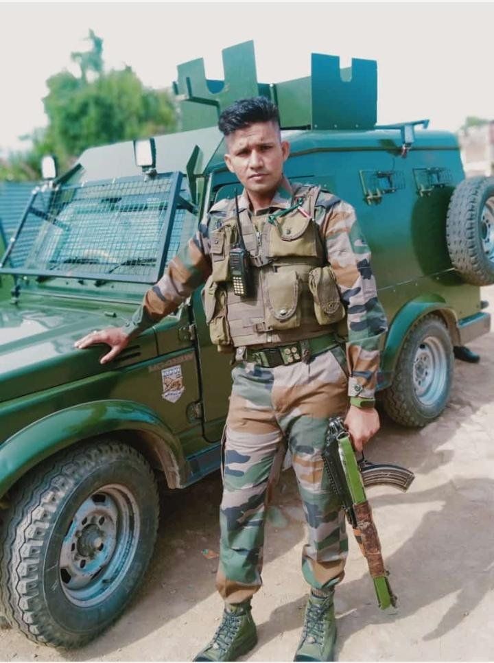 मुजफ्फरनगर का लाल पुलवामा में शहीद, राष्ट्रीय राइफल में तैनात थे आतंकी हमले में शहीद हुए प्रशांत शर्मा, शहर के बुढाना मोड़ के रहने वाले थे प्रशांत.