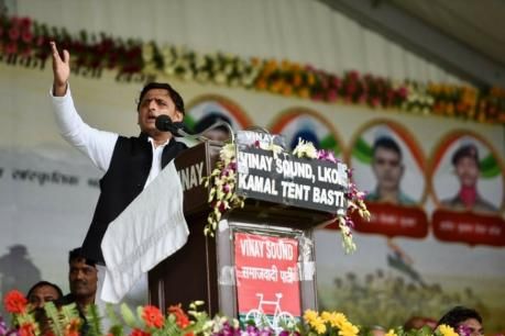 सीएम जैसे ही कानून व्यवस्था पर दावा करते हैं, वैसे ही पड़ जाती है डकैती: अखिलेश यादव