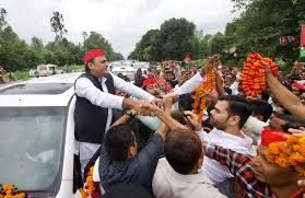 राजनीतिक फोटोमीनिया, अखिलेश और उसके साइड इफेक्ट राजनीतिक फोटोमीनिया, अखिलेश और उसके साइड इफेक्ट