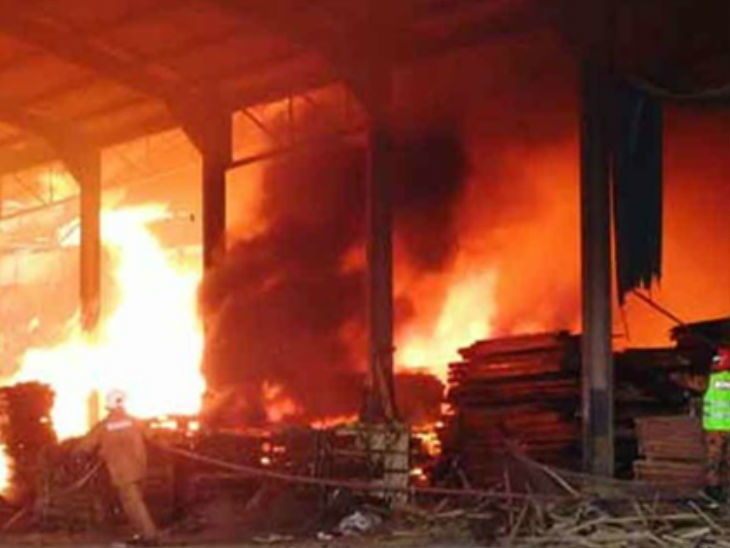 सहारनपुर:थाना गागलहेड़ी इलाके के छज्जुपुरा में पटाखा फैक्ट्री में लगी भीषण आग, दो दर्जन लोगों के हताहत होने की सूचना,घायलों को कराया गया जिला अस्पताल में भर्ती,वहीं कुछ लोगो की हालत गम्भीर