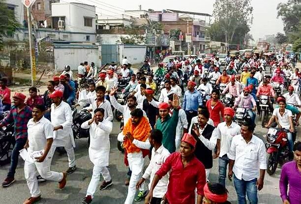 जौनपुर नगर पालिका: नामांकन जुलूस में विकास यादव ने दिखायी ताकत- जेपी यादव जौनपुर नगर पालिका: नामांकन जुलूस में विकास यादव ने दिखायी ताकत- जेपी यादव
