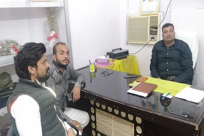 पनकी थानाध्यक्ष का अपराधी के साथ फोटो वायरल, जांच के आदेश