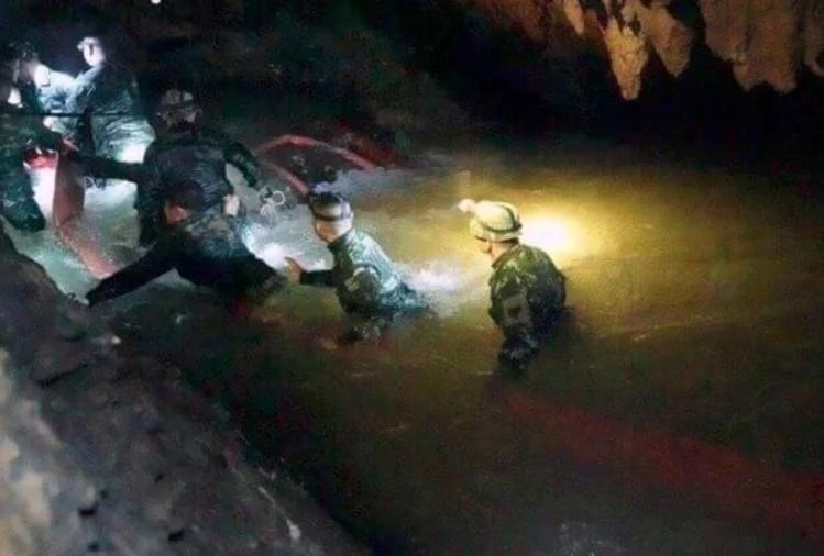 थाईलैंड: गुफा में फंसे 11वें बच्चे को बचाया गया