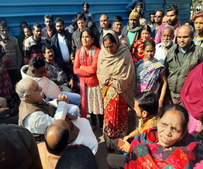 500 की आबादी को खाली कराने पहुंचा एलडीए का दस्ता, लोगों के सर्मथन में आए भाजपा विधायक