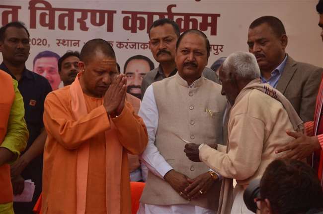 अतिवृष्टि और ओलावृष्टि के इस दैवीय आपदा में सरकार पीड़ितों के साथ : योगी अतिवृष्टि और ओलावृष्टि के इस दैवीय आपदा में सरकार पीड़ितों के साथ : योगी