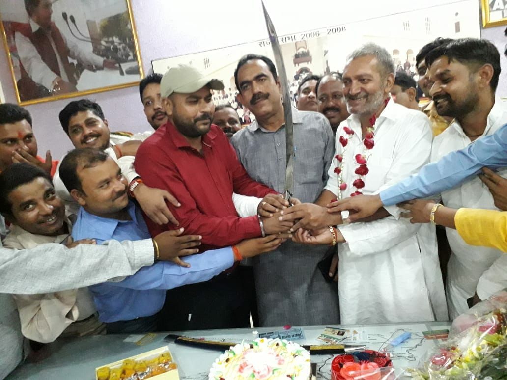 पूर्व राज्य सभा सांसद वीरपाल सिंह यादव का जन्मदिन मनाया गया