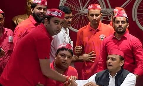गाज़ियाबाद लोहिया वाहिनी ने ग्यारह हजार की आर्थिक मदद बाढ़ राहत कोष में दी. गाज़ियाबाद लोहिया वाहिनी ने ग्यारह हजार की आर्थिक मदद बाढ़ राहत कोष में दी.