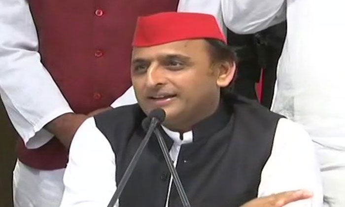 अखिलेश ने चुटकी ली : योगी जी की रफ्तार बहुत तेज है, ऐसे चलते रहे तो जल्द ही पीएम मोदी को ओवरटेक कर जाएंगे अखिलेश ने चुटकी ली : योगी जी की रफ्तार बहुत तेज है, ऐसे चलते रहे तो जल्द ही पीएम मोदी को ओवरटेक कर जाएंगे