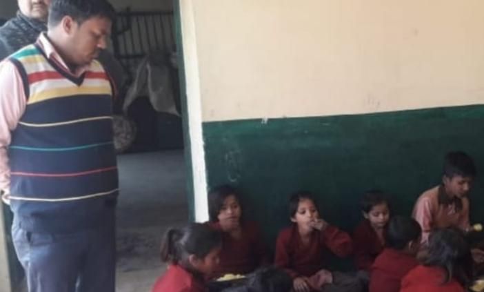 बाल विकास परियोजना अधिकारी ने प्राइमरी स्कूल का औचक निरीक्षण