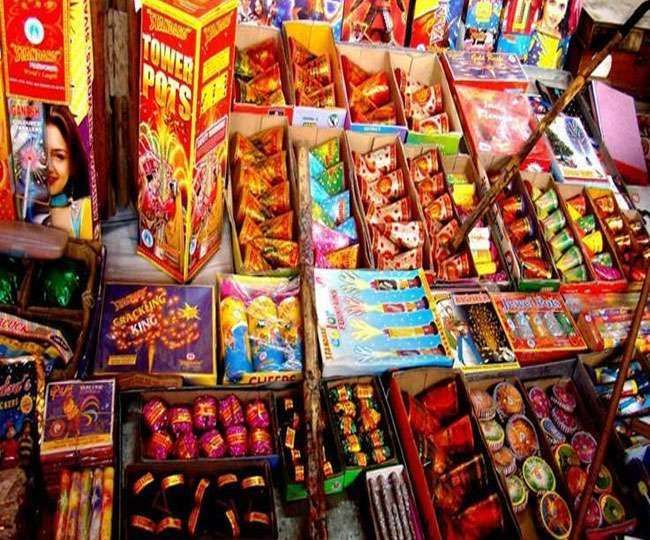 चाइनीज पटाखों पर प्रशासन का प्रतिबंध, तीन दिन तक ही खरीद सकेंगे फुलझड़ी और अनार
