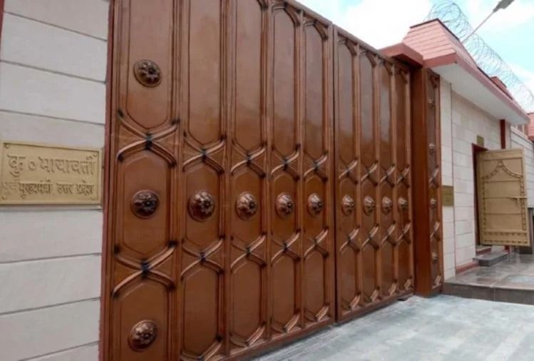 मायावती को आवंटित बंगला नंबर-6 को लेकर सनसनीखेज खुलासा, बंगला नंबर-6 का आवंटन फर्जी आदेश से हुआ था मायावती को आवंटित बंगला नंबर-6 को लेकर सनसनीखेज खुलासा, बंगला नंबर-6 का आवंटन फर्जी आदेश से हुआ था