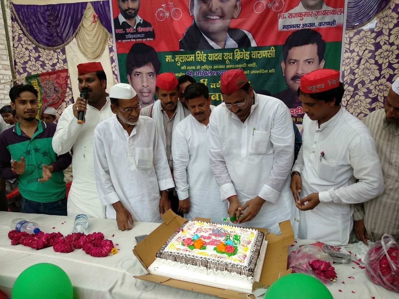 अखिलेश यादव का 46 वां जन्मदिवस हर्षोल्लास व उमंग के साथ पर्यावरण संरक्षण के संकल्प के साथ मनाया गया