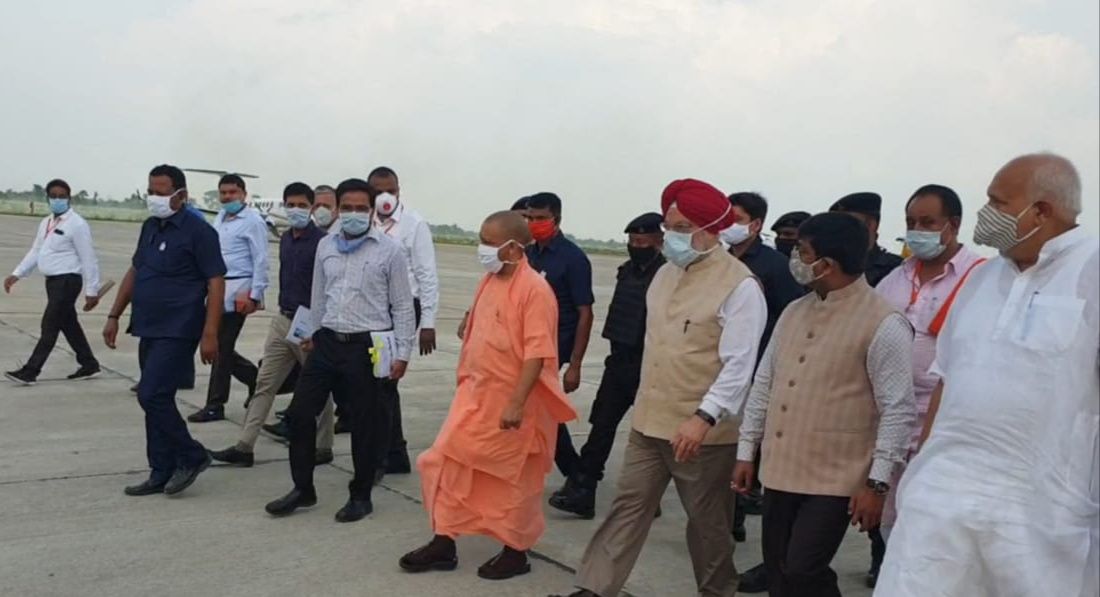 कुशीनगर अंतराष्ट्रीय एयरपोर्ट का निरीक्षण करने पहुंचे मुख्यमंत्री योगी आदित्यनाथ,साथ मे केंद्रीय उड्ययन मंत्री हरदीप सिंह पूरी व प्रदेश सरकार के उड्ययन मंत्री नंदगोपाल नंदी