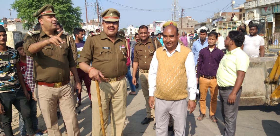 पालिका की टीम ने चलाया अतिक्रमण हटाओ अभियान पालिका की टीम ने चलाया अतिक्रमण हटाओ अभियान