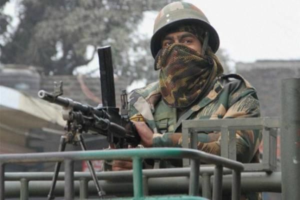 श्रीनगर: DPS स्कूल के अंदर से छिपे 2 आतंकियों को सेना ने किया ढेर, 2 जवान घायल श्रीनगर: DPS स्कूल के अंदर से छिपे 2 आतंकियों को सेना ने किया ढेर, 2 जवान घायल