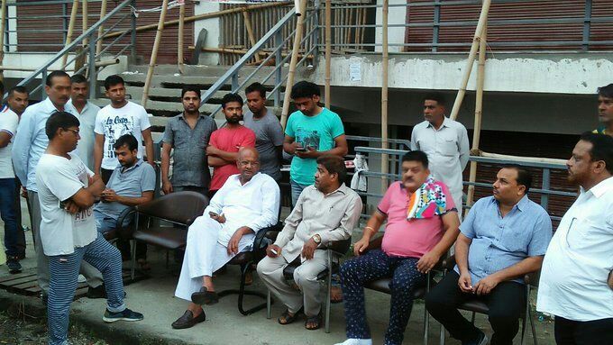 मेरठ: सपा के पूर्व केबिनेट मंत्री शाहिद मंजूर के बहुमंजिला कॉम्प्लेक्स पर MDA की कार्रवाई हुई शुरू, कॉम्प्लेक्स को तोड़ने की कार्रवाई शुरू मेरठ: सपा के पूर्व केबिनेट मंत्री शाहिद मंजूर के बहुमंजिला कॉम्प्लेक्स पर MDA की कार्रवाई हुई शुरू, कॉम्प्लेक्स को तोड़ने की कार्रवाई शुरू