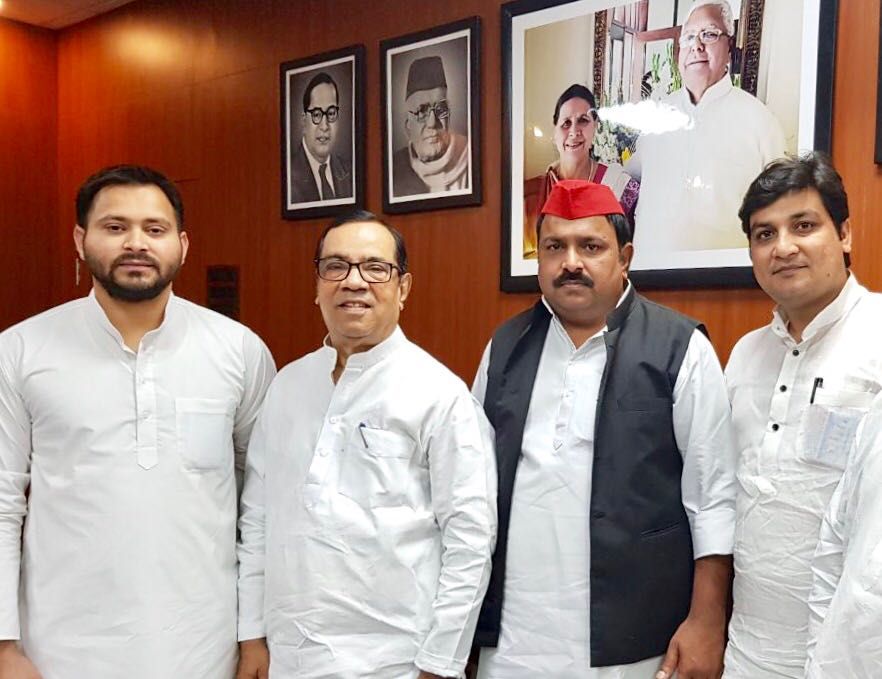 समाजवादी परिवार संकट में लालू के साथ : किरणमय नंदा समाजवादी परिवार संकट में लालू के साथ : किरणमय नंदा