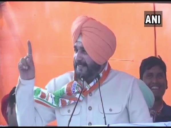 नवजोत सिंह सिद्धू का मुस्लिम प्रेम, क्या दिखाया जा रहा है पीएम मोदी का डर