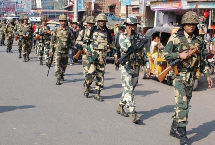 हालात सामान्य, अर्द्धसैनिक बलों की 52 और कंपनियां कश्मीर से वापस हालात सामान्य, अर्द्धसैनिक बलों की 52 और कंपनियां कश्मीर से वापस