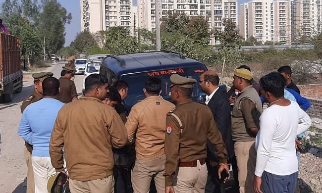 लखनऊ बार एसोसिएशन के कोषाध्यक्ष आदर्श मिश्रा पर अंधाधुंध फायरिंग, बाल-बाल बचे लखनऊ बार एसोसिएशन के कोषाध्यक्ष आदर्श मिश्रा पर अंधाधुंध फायरिंग, बाल-बाल बचे