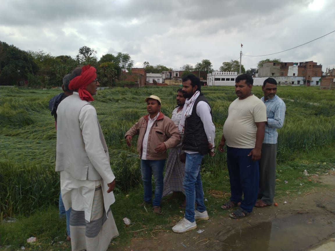 सरकार द्वारा बहुप्रचारित प्रधानमंत्री फसल बीमा योजना का लाभ किसानों को दिया जाये सरकार द्वारा बहुप्रचारित प्रधानमंत्री फसल बीमा योजना का लाभ किसानों को दिया जाये