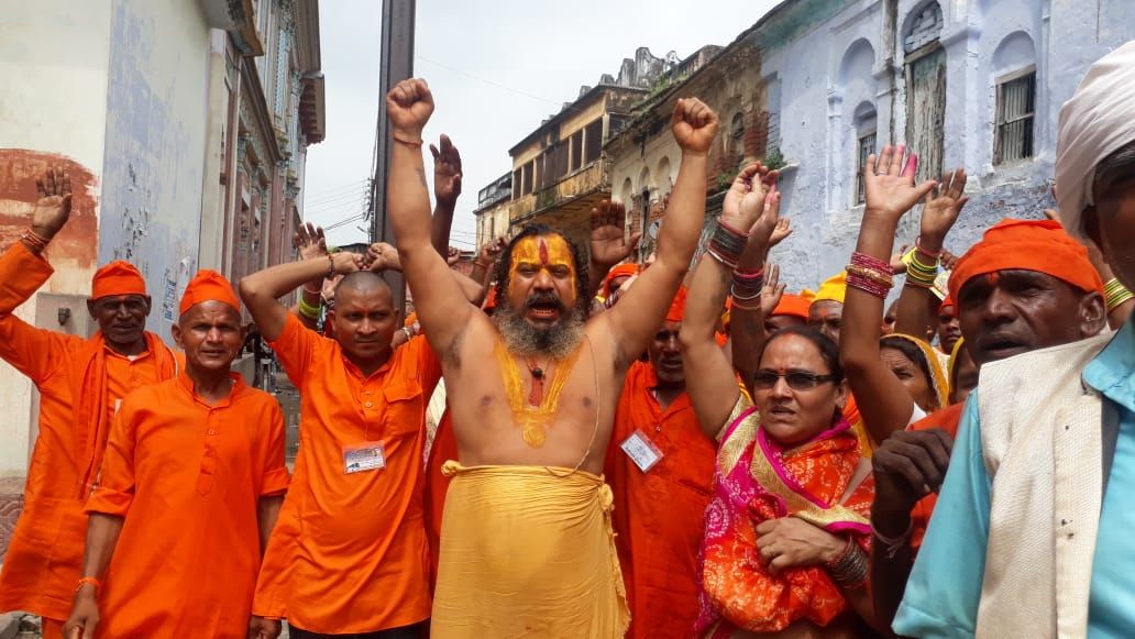 एमपी के सैकड़ो राम भक्तों ने किया परमहँसदास का स्वागत, अयोध्या में दर्शन पूजन कर राम मंदिर निर्माण जल्द हो की कामना एमपी के सैकड़ो राम भक्तों ने किया परमहँसदास का स्वागत, अयोध्या में दर्शन पूजन कर राम मंदिर निर्माण जल्द हो की कामना