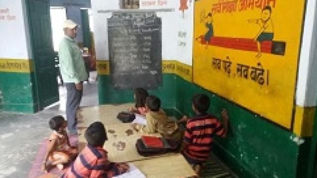 फैसला: अपने मूल पद पर ही काम करेंगे शिक्षामित्र, मानदेय पर मुख्यमंत्री लेंगे निर्णय फैसला: अपने मूल पद पर ही काम करेंगे शिक्षामित्र, मानदेय पर मुख्यमंत्री लेंगे निर्णय