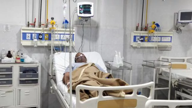 हाई सिक्योरिटी ज़ोन में वारदात से पुलिस को दी चुनौती  बंदीरक्षक को मारी गोली