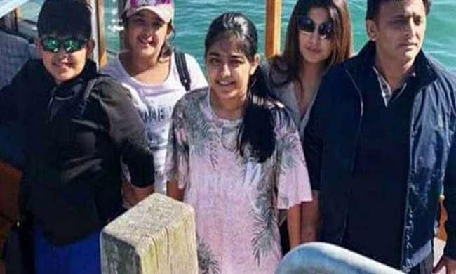 लंदन में परिवार के साथ छुट्टियां मना रहे अखिलेश यादव लंदन में परिवार के साथ छुट्टियां मना रहे अखिलेश यादव