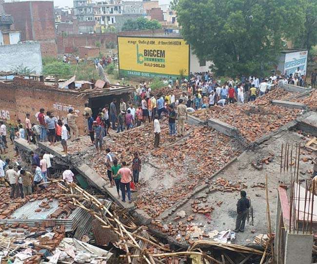 अब गाजियाबाद में भरभराकर गिरी चार मंजिला इमारत, मलबे में दबे कई मजदूर अब गाजियाबाद में भरभराकर गिरी चार मंजिला इमारत, मलबे में दबे कई मजदूर