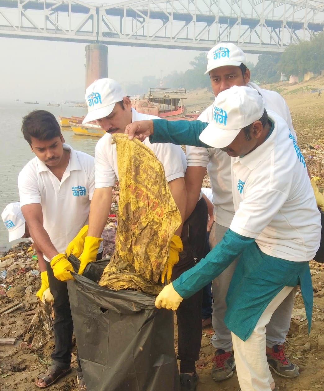 मां गंगा के प्रति मां जैसा सम्मान जगाएं, तो मुमकिन है स्वच्छ गंगा