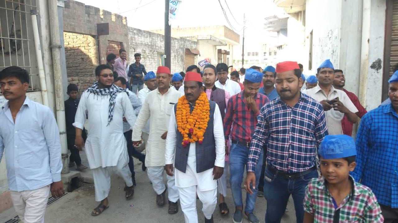 हम समाज के सबसे पीछे खडे़ व्यक्ति को अपने बराबर लाने का काम करेगें - सी0एल0 वर्मा