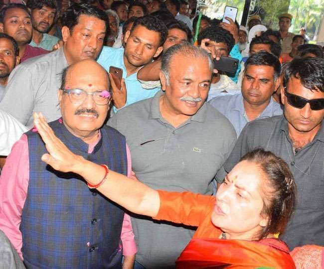 आजम खां महिलाओं का सम्मान नहीं करते हैं -अमर सिंह