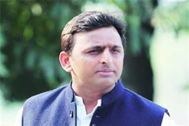 सपाइयों ने किया अखिलेश यादव का स्वागत सपाइयों ने किया अखिलेश यादव का स्वागत