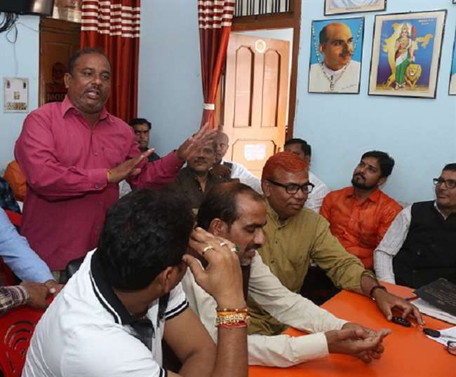 मैं भाजपा का मंडल अध्यक्ष हूं, मेरी एफआइआर दर्ज नहीं हो रही मैं भाजपा का मंडल अध्यक्ष हूं, मेरी एफआइआर दर्ज नहीं हो रही