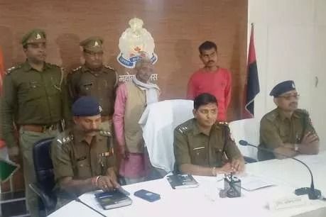 महोबा में प्राथमिक विद्यालय से रिटायर्ड प्रधानाध्यापक निकला मूर्ति चोर