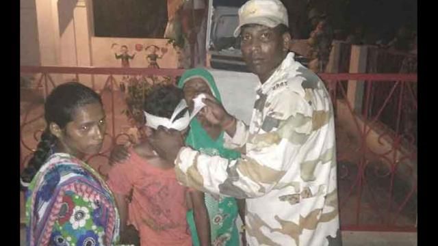 बरेली: एसपी और एडीएम की मौजूदगी में पीटे गए कांवड़िये बरेली: एसपी और एडीएम की मौजूदगी में पीटे गए कांवड़िये