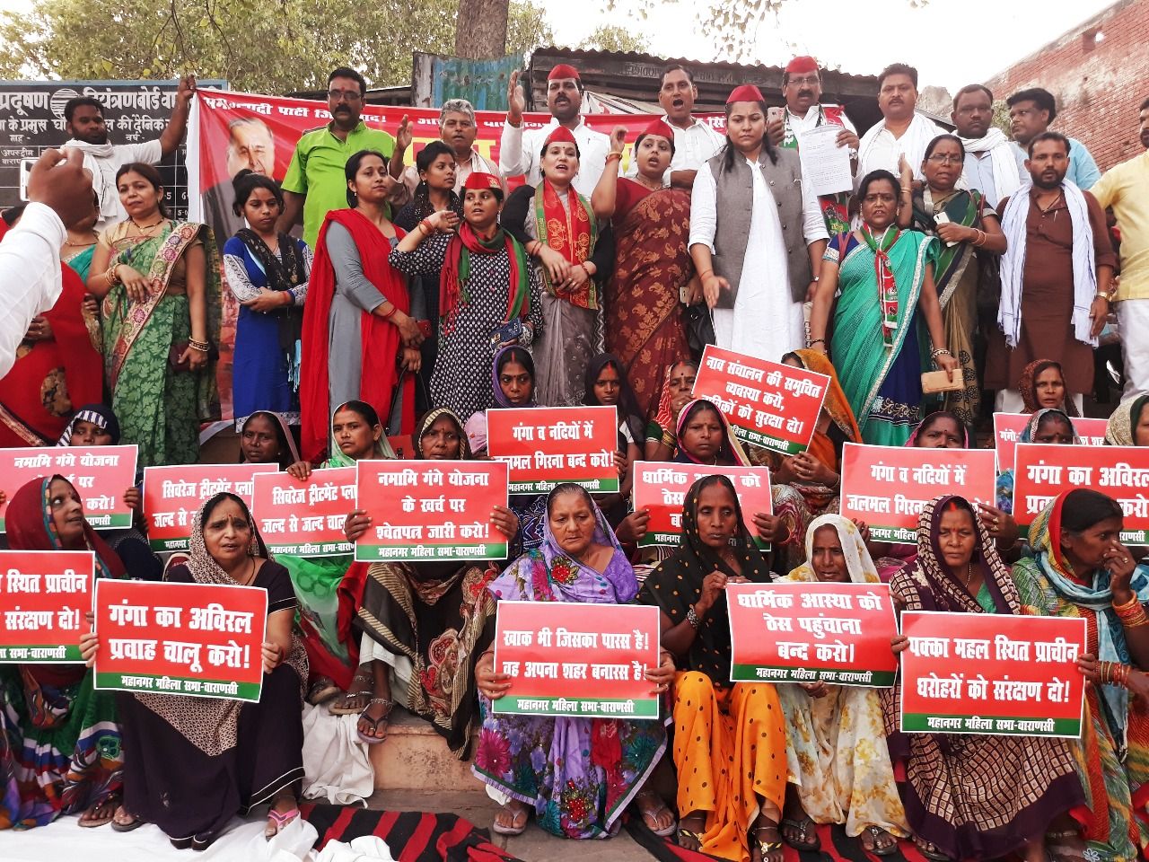 सपा का हल्ला बोला, प्रधानमंत्री जी माँ गंगा आपको पुकार रहीं हैं.....