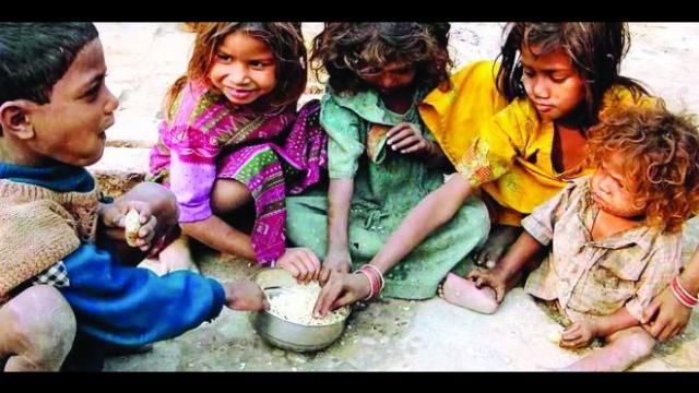 सरकार उत्सव में मगन : जनता भुखमरी से बेहाल, पड़ोस से मांगकर लाई थी रोटियां, कम पड़ी तो लगा ली फांसी सरकार उत्सव में मगन : जनता भुखमरी से बेहाल, पड़ोस से मांगकर लाई थी रोटियां, कम पड़ी तो लगा ली फांसी