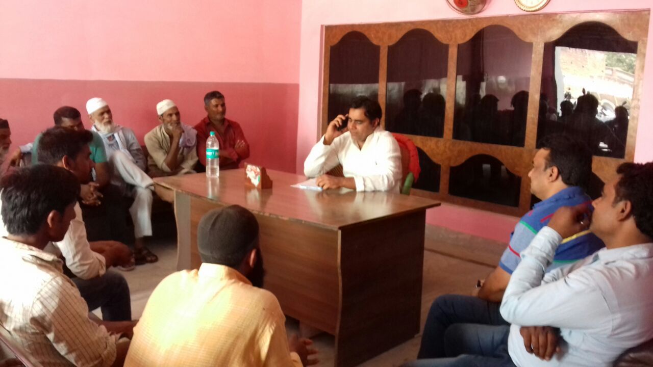 सपा विधायक मोहम्मद फहीम ने सुनी जन समस्याएं सपा विधायक मोहम्मद फहीम ने सुनी जन समस्याएं