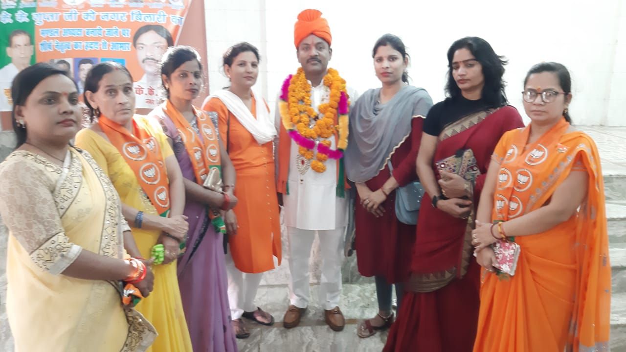 बिलारी में हुआ जगह-जगह फूल मालाएं पहनाकर भाजपा मण्डल अध्यक्षों का स्वागत..... बिलारी में हुआ जगह-जगह फूल मालाएं पहनाकर भाजपा मण्डल अध्यक्षों का स्वागत.....
