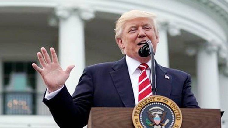 ट्रंप राज में इफ्तार पार्टी बंद, व्हाइट हाउस में टूटी 20 साल पुरानी परंपरा ट्रंप राज में इफ्तार पार्टी बंद, व्हाइट हाउस में टूटी 20 साल पुरानी परंपरा