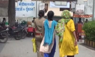 पिता के पास पहुंच गया बेटी के रेप का एमएमएस पिता के पास पहुंच गया बेटी के रेप का एमएमएस