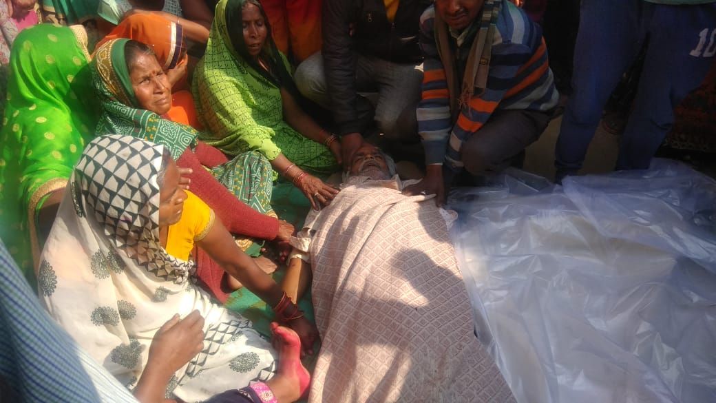 बाइक की टक्कर से सड़क पार कर रहे बुजुर्ग की मौत बाइक की टक्कर से सड़क पार कर रहे बुजुर्ग की मौत