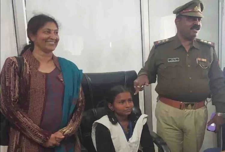 स्टूडेंट पुलिस कैडेट कार्यक्रम के तहत, दो छात्राएं बनीं दो घंटे मौरावां थानाध्यक्ष स्टूडेंट पुलिस कैडेट कार्यक्रम के तहत, दो छात्राएं बनीं दो घंटे मौरावां थानाध्यक्ष