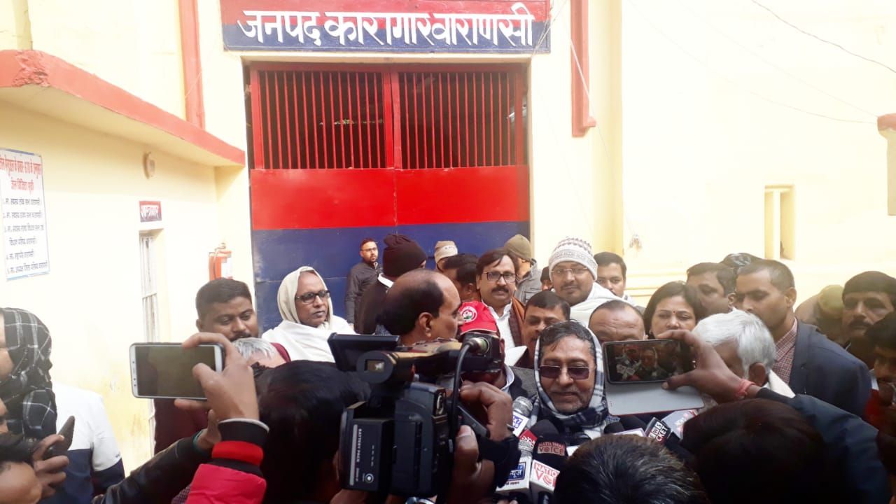 जिला जेल में प्रदर्शनकारी बन्दियों से मिला रामगोविंद चौधरी के नेतृत्व में समाजवादी पार्टी का प्रतिनिधिमंडल जिला जेल में प्रदर्शनकारी बन्दियों से मिला रामगोविंद चौधरी के नेतृत्व में समाजवादी पार्टी का प्रतिनिधिमंडल