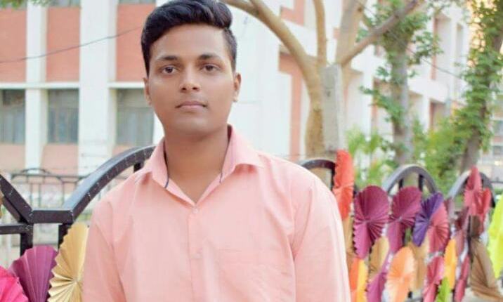 इधर देश में राष्ट्रपति चुनाव की गरमा-गर्मी मची हुई है , कि किसको राष्ट्रपति बनाया जाये ? इधर देश में राष्ट्रपति चुनाव की गरमा-गर्मी मची हुई है , कि किसको राष्ट्रपति बनाया जाये ?
